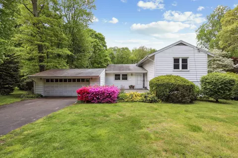 237 W Rocks Rd, Norwalk, CT 06851