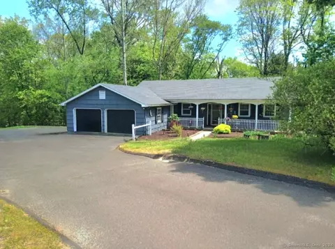 1 Karen Dr, Bethel, CT 06801