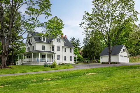 688 Main St N, Southbury, CT 06488