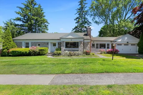 110 Churchill Rd, Hamden, CT 06517