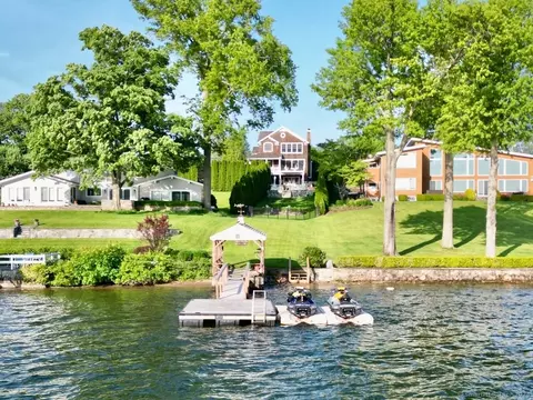100 Kellogg St, Brookfield, CT 06804