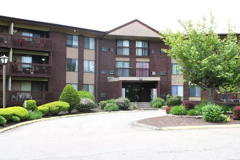 1220 Cromwell Hills Dr #1220, Cromwell, CT 06416