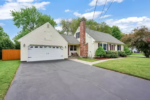 39 Oxford Dr, Enfield, CT 06082