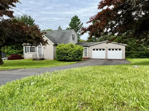 17 Alexander Dr, Cromwell, CT 06416