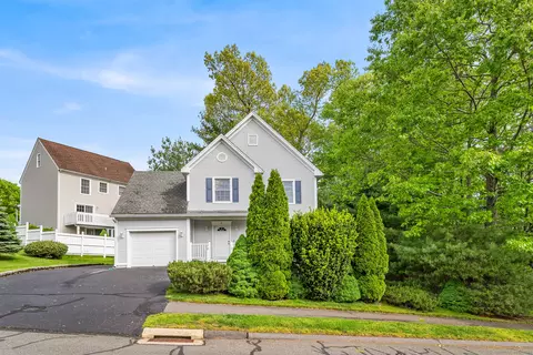 22 Village Ln #22, Canton, CT 06019