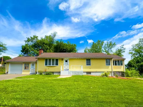 57 Sebec St, Hamden, CT 06517