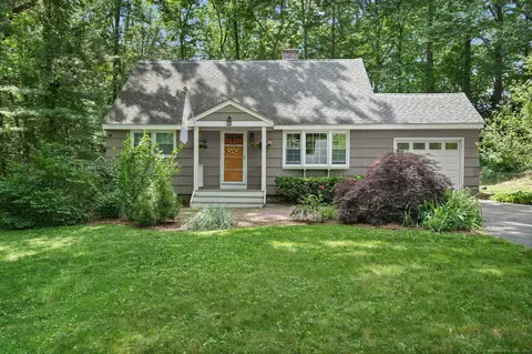 11 Knollwood Cir, Simsbury, CT 06070