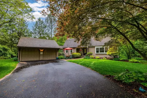 87 Fairview Ter, Glastonbury, CT 06073