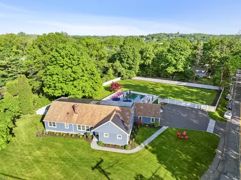 64 Long Lots Rd, Westport, CT 06880