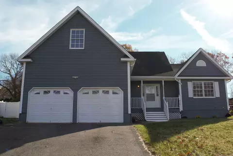 94 Bentwood Dr, Waterbury, CT 06705