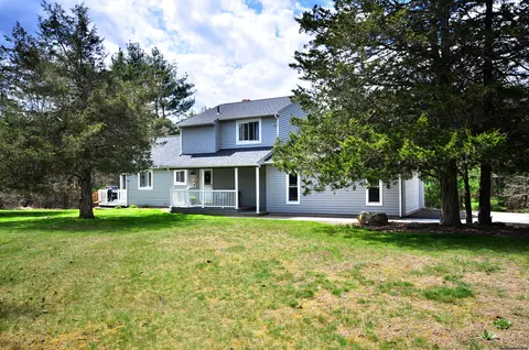 9 Brookside Dr, Granby, CT 06035