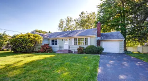 25 Okenuck Trl, Stratford, CT 06614