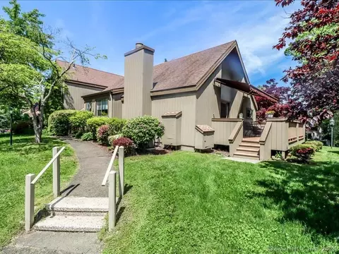 273 Agawam Dr # A, Stratford, CT 06614