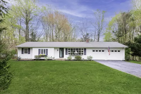 221 School House Rd, Old Saybrook, CT 06475