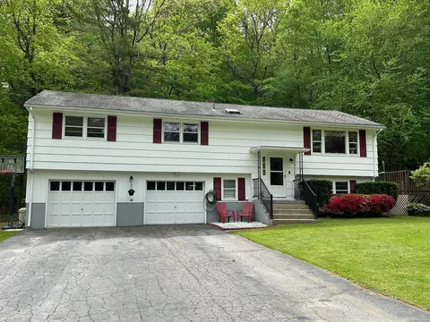 32 Gifford Ln, Bozrah, CT 06334