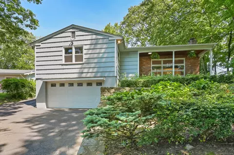 150 Brook Run Ln, Stamford, CT 06905