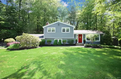 557 Lake Dr, Guilford, CT 06437
