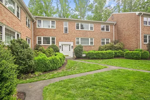 161 Heritage Hill Rd #D, New Canaan, CT 06840