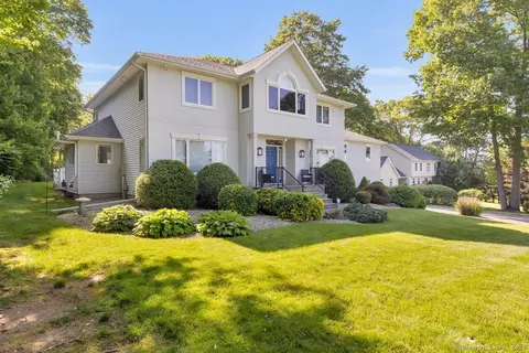 107 Doral Ln, Southington, CT 06489