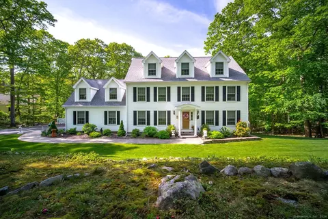 4 Lafata Ln, Killingworth, CT 06419