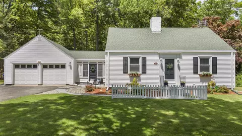 14 Woodside Cir, Simsbury, CT 06070