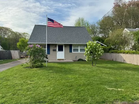 302 Glen Hills Rd, Meriden, CT 06451