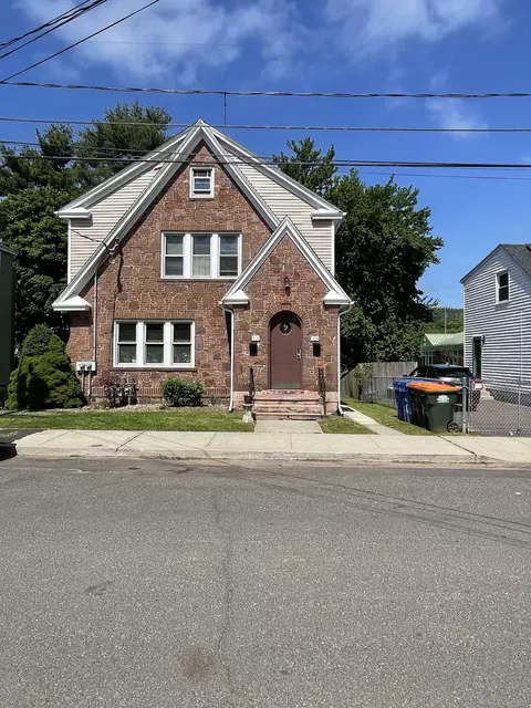 46 James St, Meriden, CT 06451