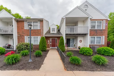 6 Concorde Way #B5, Windsor Locks, CT 06096