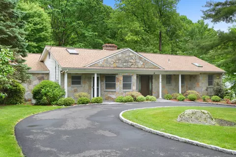 143 Dogwood Ln, Stamford, CT 06903