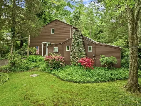 115 Middle Rd, Guilford, CT 06437