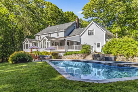 8 Squire Ln, Essex, CT 06426