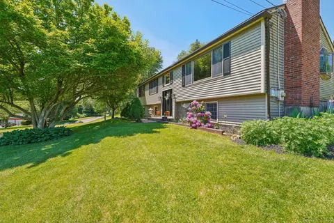 102 Summit Farms Rd, Southington, CT 06489