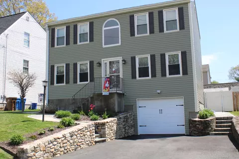 46 Pawtucket Ave, Shelton, CT 06484