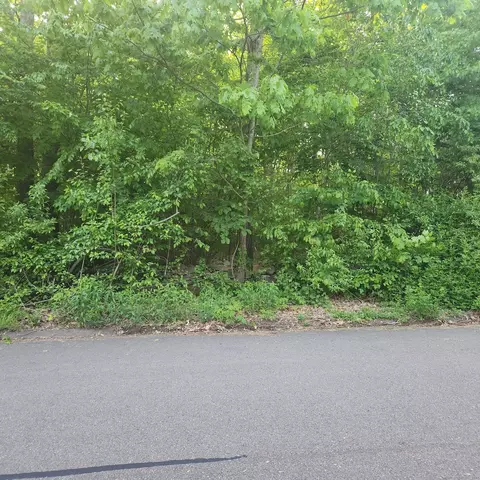 2 Lancelot Way, Hamden, CT 06518