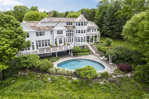 15 Beachside Cmn, Westport, CT 06880