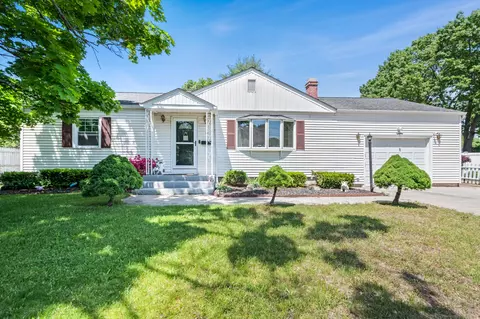 19 Bristol Rd, Windsor Locks, CT 06096