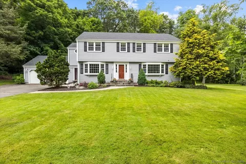 7 Arlen Way, West Hartford, CT 06117