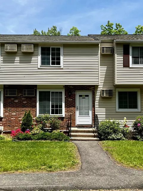 92 Cynthia Ln #D5, Middletown, CT 06457