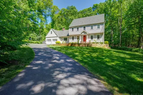 111 Squaw Ln, Guilford, CT 06437