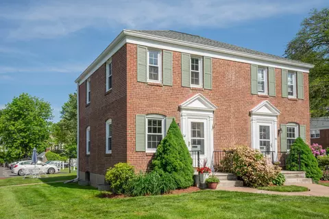 64 Robin Rd #64, West Hartford, CT 06119