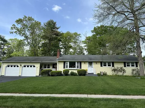 10 Brentwood Dr, Enfield, CT 06082