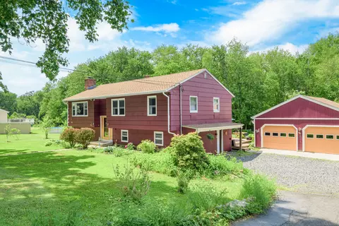 53 Maplecrest Dr, Guilford, CT 06437