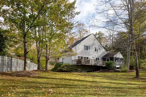6 Juniper Ledge Ln, Lakeville, CT 06039