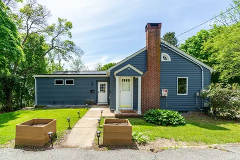 9 Olive St, Waterford, CT 06385