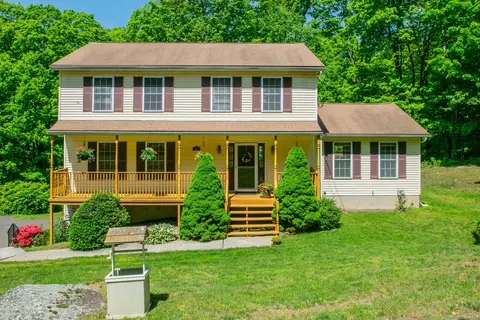 494 Skokorat Rd, Beacon Falls, CT 06403