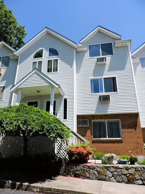 925 Oronoke Rd #32C, Waterbury, CT 06708