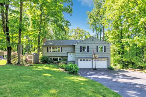 224 Strobel Rd, Trumbull, CT 06611