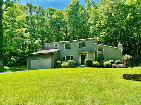 48 E Starrs Plain Rd, Danbury, CT 06810