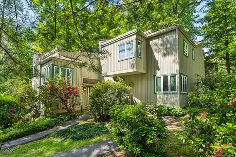8 Lyle Ct #C, Farmington, CT 06032