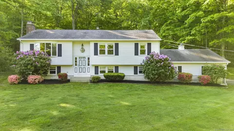 116 Bittersweet Cir, Guilford, CT 06437